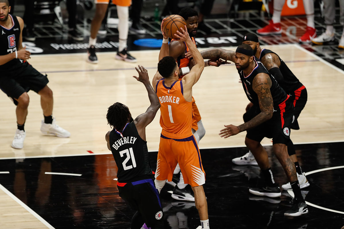 开云-浓眉哥重要时刻比赛局势复杂，公牛带队取胜！-开云