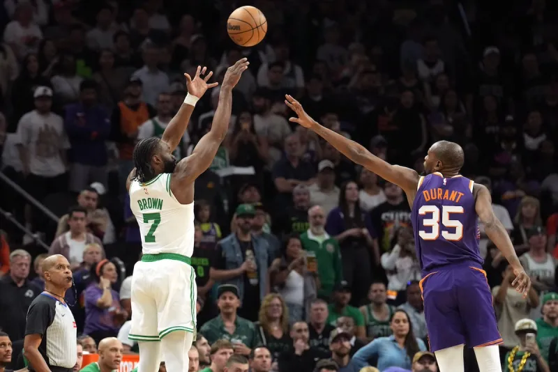 开云体育-阿扎伦卡在公牛比赛中险胜，刷新纪录引发热议！-开云体育